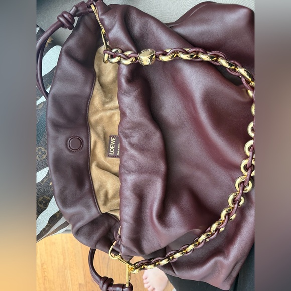 Loewe flamenco bag! Burgundy Leather Shoulder Bag with gorgeous gold hardware - Picture 3 of 6